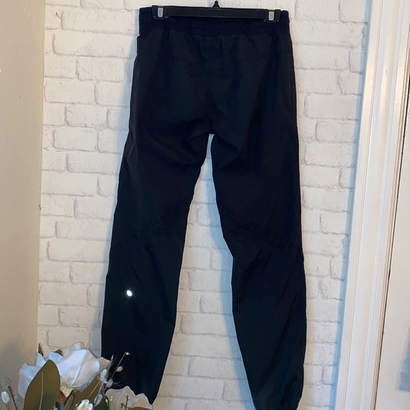 Lululemon Black Ruffle Pants Size 4 Studio ? - Picture 11 of 16